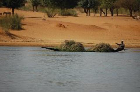 le fleuve Niger à Gao au Mali sable
